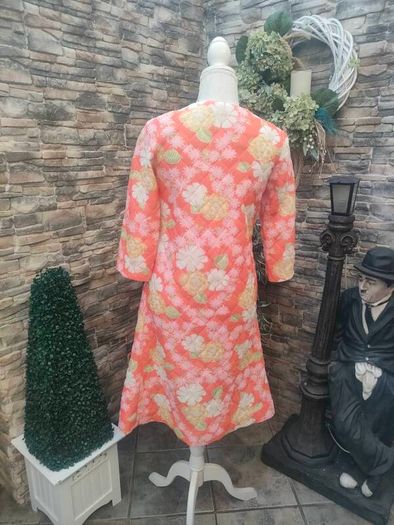 Vintage 50s 60s 70s peach floral Housecoat