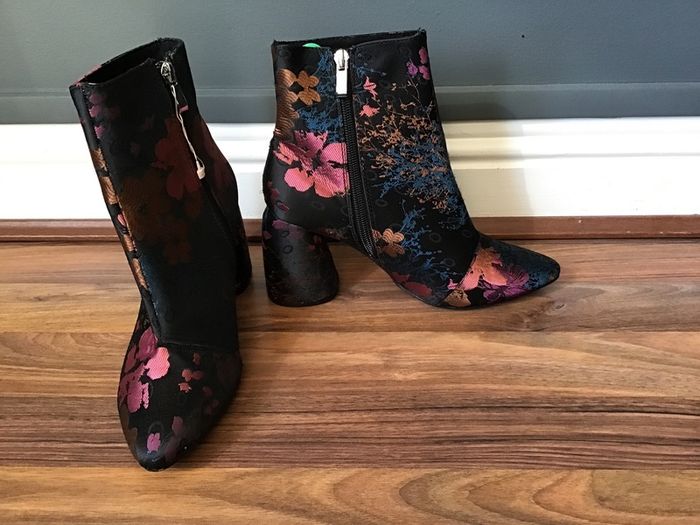 Stradivarius Ladies Fabric Patterened Boots Size 4
