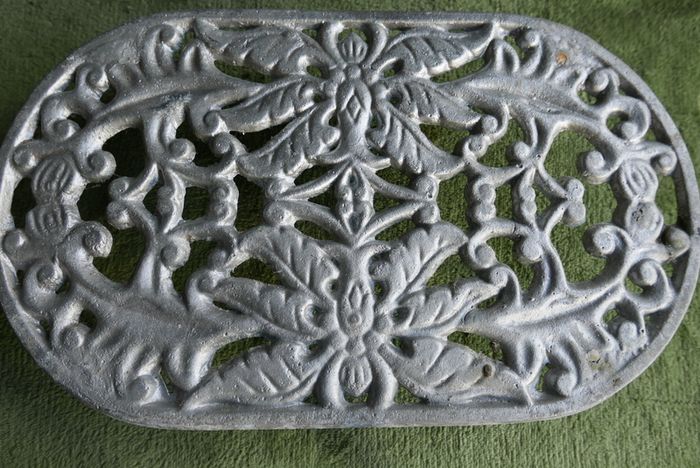 Vintage oval aluminum trivet French Vintage ByIsa