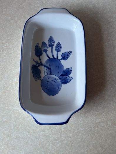 Oven to Table 2Colbalt/White Serving Dushes