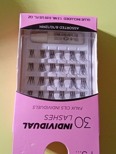 30 individual lashes