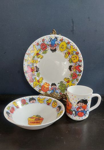 Vintage Rare Collectable Arcopal France Childrens Milk Glass Dining Set with Haribo Sweets Motifs, Consisting of A Mug, Cereal Bowl and 20cm Plate, circa 1970