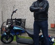 Fully Electric Chopper/Harley looks like a motorbike with matching side boxes