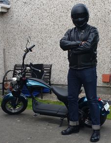 Fully Electric Chopper/Harley looks like a motorbike with matching side boxes