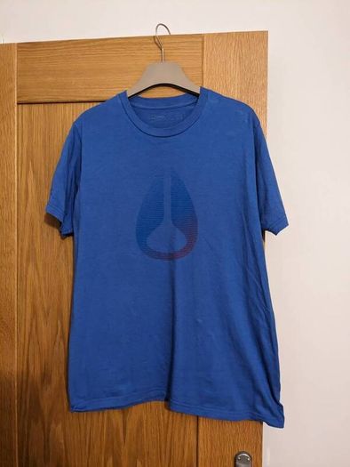 nixon t-shirt size M