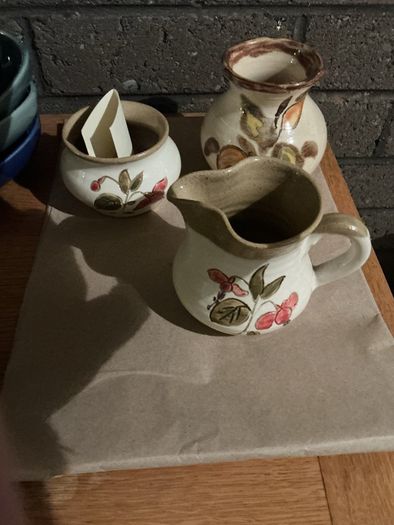 Sugar bowl and jug
