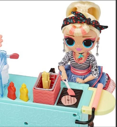 Lol omg doll- Miss Sundae & diner set