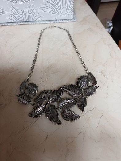 Costume  Necklace.   Length  - 10"