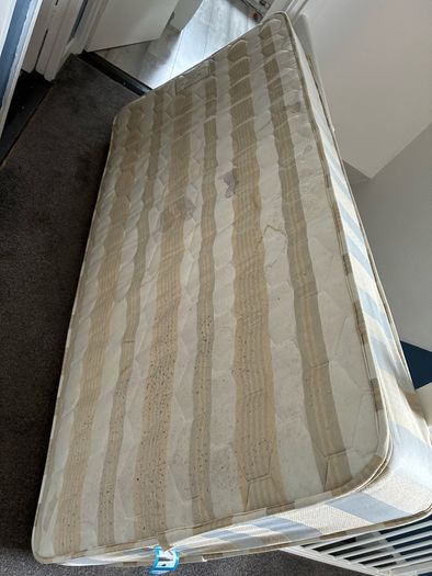 Single bed mattress