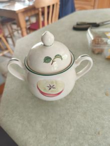 Noritake Apple Crisp Sugar Bowl with Cover