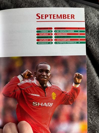 Manchester United Official Yearbook 2000