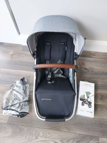 Uppababy Vista V2 Rumbleseat with adaptors and raincover