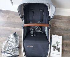 Uppababy Vista V2 Rumbleseat with adaptors and raincover