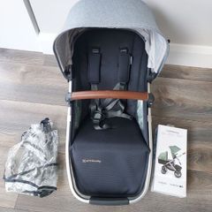 Uppababy Vista V2 Rumbleseat with adaptors and raincover