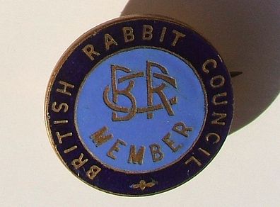 BRITISH RABBIT COUNCIL MEMBER - membership enamel badge (c.1950's) Scarce.