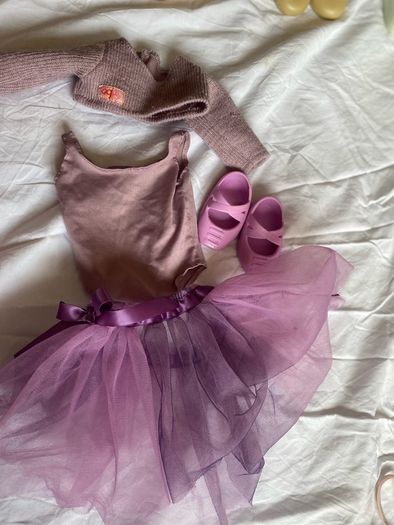 Our generation food truck, bathtub, picnic table, dolls, and clothes