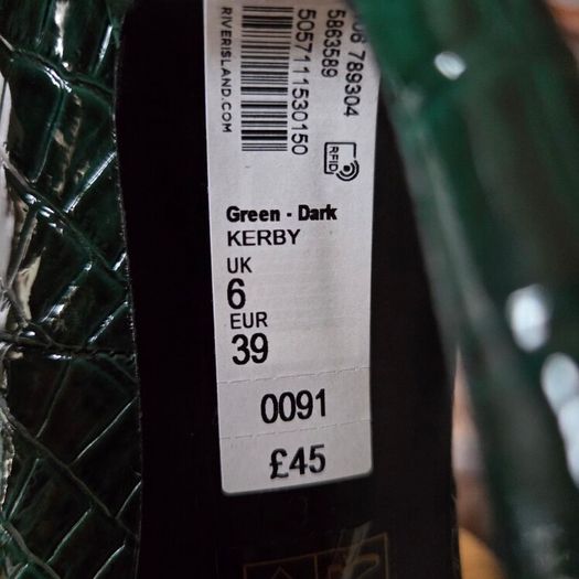 BNWT Green heels with gold ankle chains, size 6