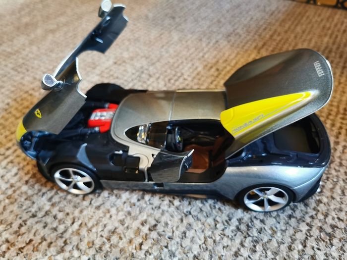 Bburago Ferrari SP1 Silver 1/18