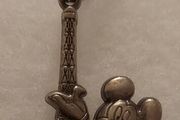 Disneyland paris mickey mouse keyring