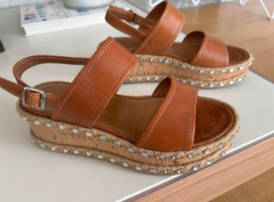 High-quality Italian leather tan sandals