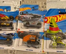 Hot wheels bundle 5 treasure hunt