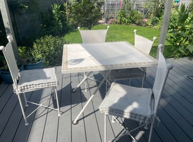 Wrought iron table and 4x chairs