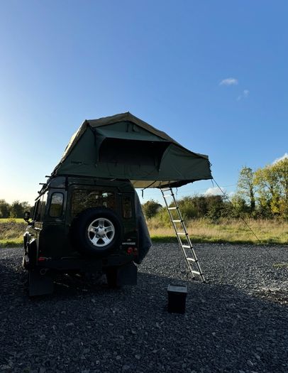 Thule Roof Tent with annex and roof bars for Defender
