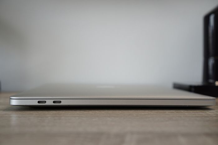 Apple MacBook Pro 13" (2019) | i5 2.4GHz | 16GB RAM | 4x Thunderbolt