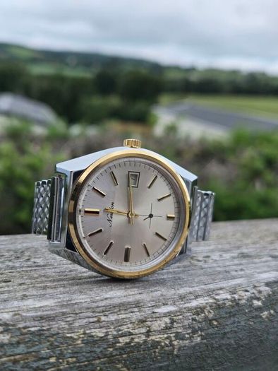 vintage Newton Watch