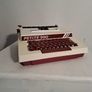 Petite 990 portable typewriter Image 2