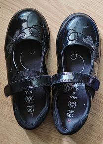 Girl shoes