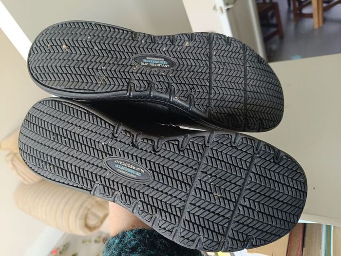 sketchers non slip work shoe