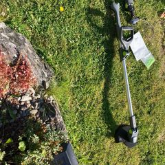 Cordless grass trimmer