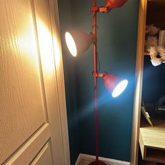 Floor lamp with adjustable lights