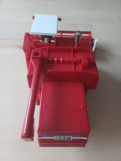 Britains Massey Ferguson Combine Harvester Farm Model Boxed MINT