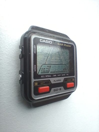 Super rare 1984 Casio GD-8 233 car race game watch