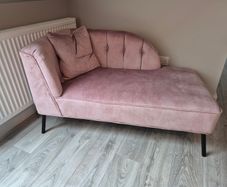 chaise lounge