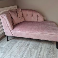 chaise lounge