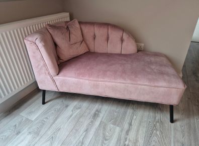 chaise lounge