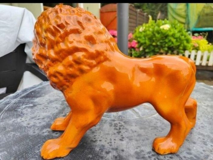 Stunning 15inch Staffordshire Lion Figure