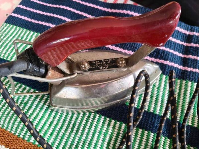 Vintage GEC Iron