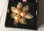 brooch peach colored pearl