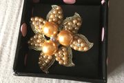 brooch peach colored pearl