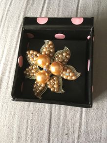 brooch peach colored pearl