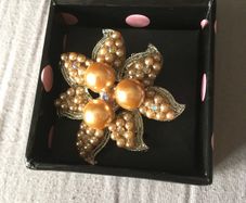 brooch peach colored pearl