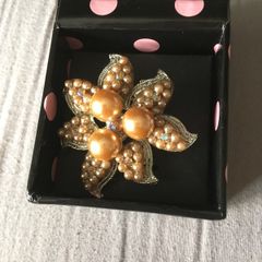brooch peach colored pearl