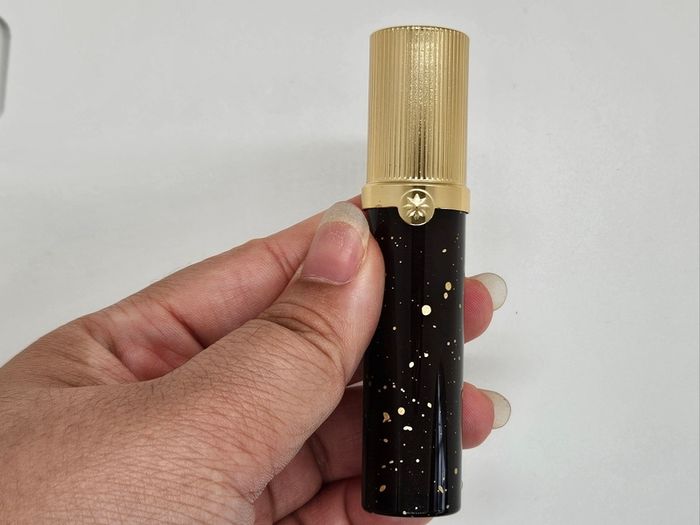 Girlcult C-Beauty Lip Glaze Gold Rush in J806 Wasteland Style