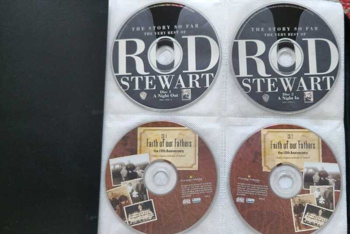 160 CD + Case. All CD's in perfect playable condition.