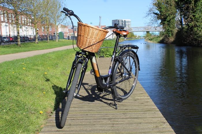 Ladies bike Lapierre 400 City Bike 7 Speed +Wicker Basket & Lock included