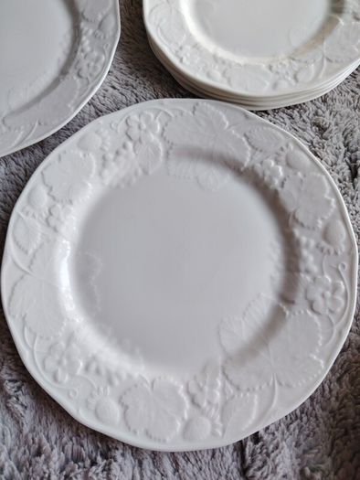 Wedgwood Strawberry & Vine Plates & bowls